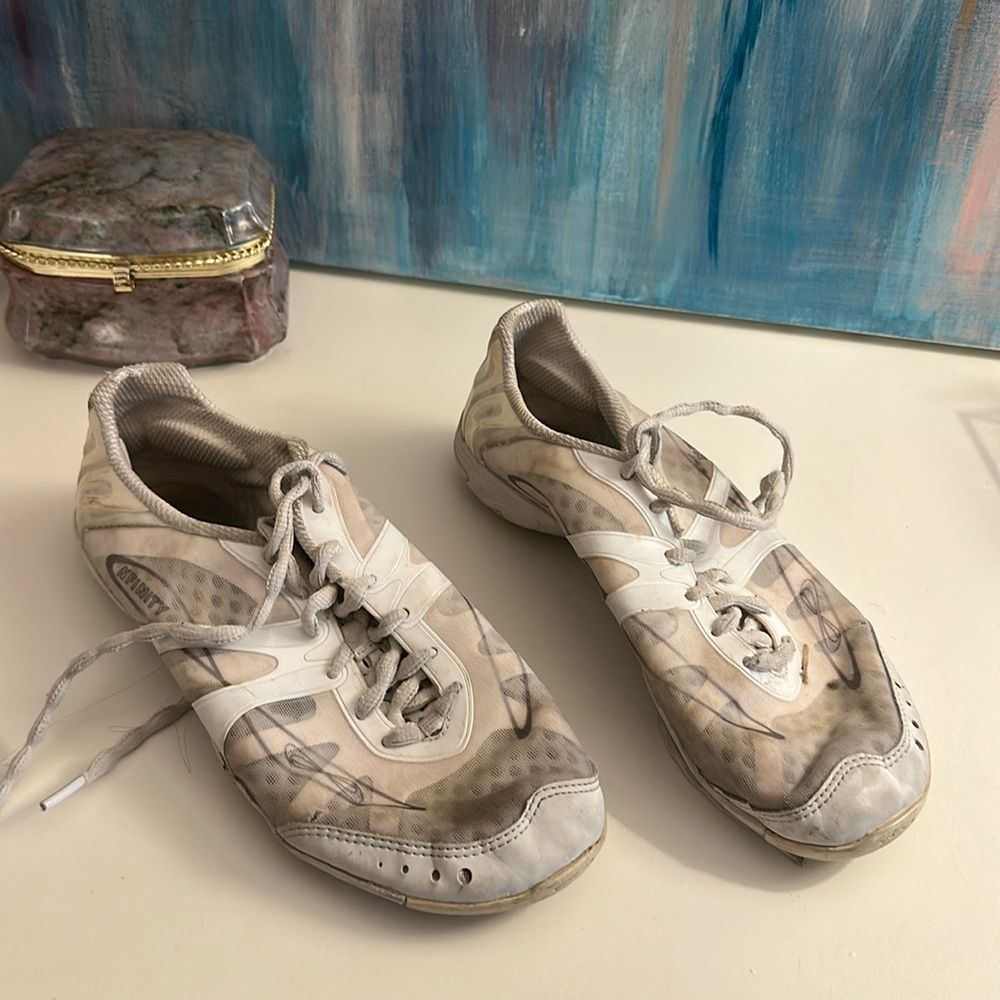 Nfinity cheer shoes! size 9.5